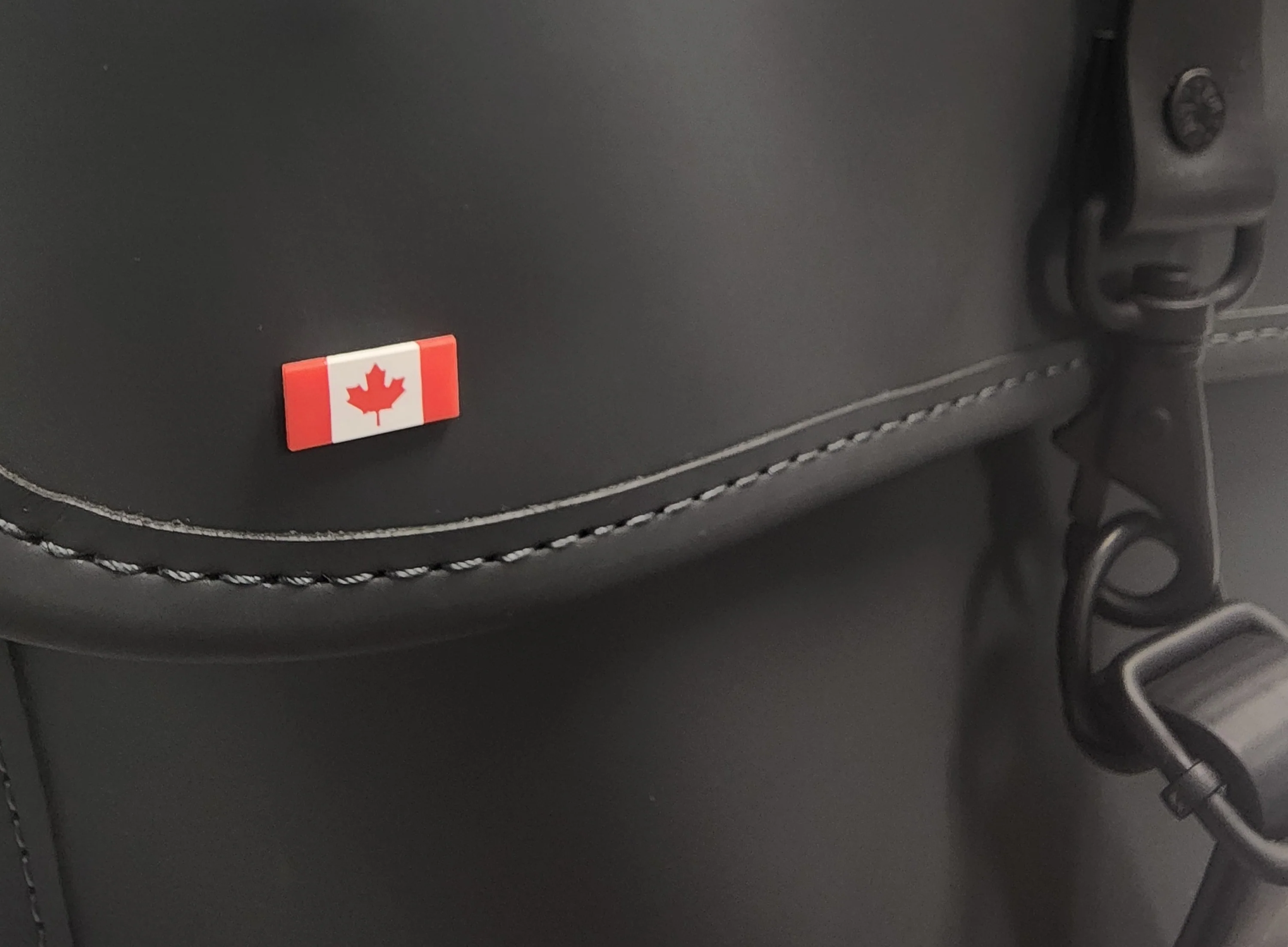 Official Government of Canada Issue Flag Lapel Pin - Image 14