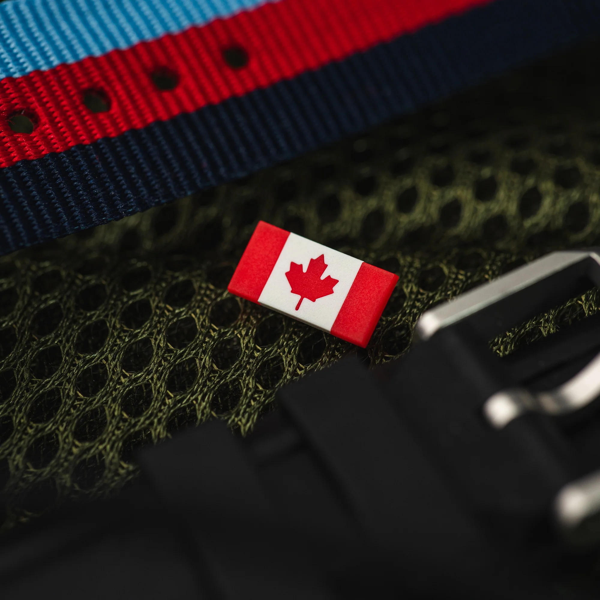 Official Government of Canada Issue Flag Lapel Pin - Image 21