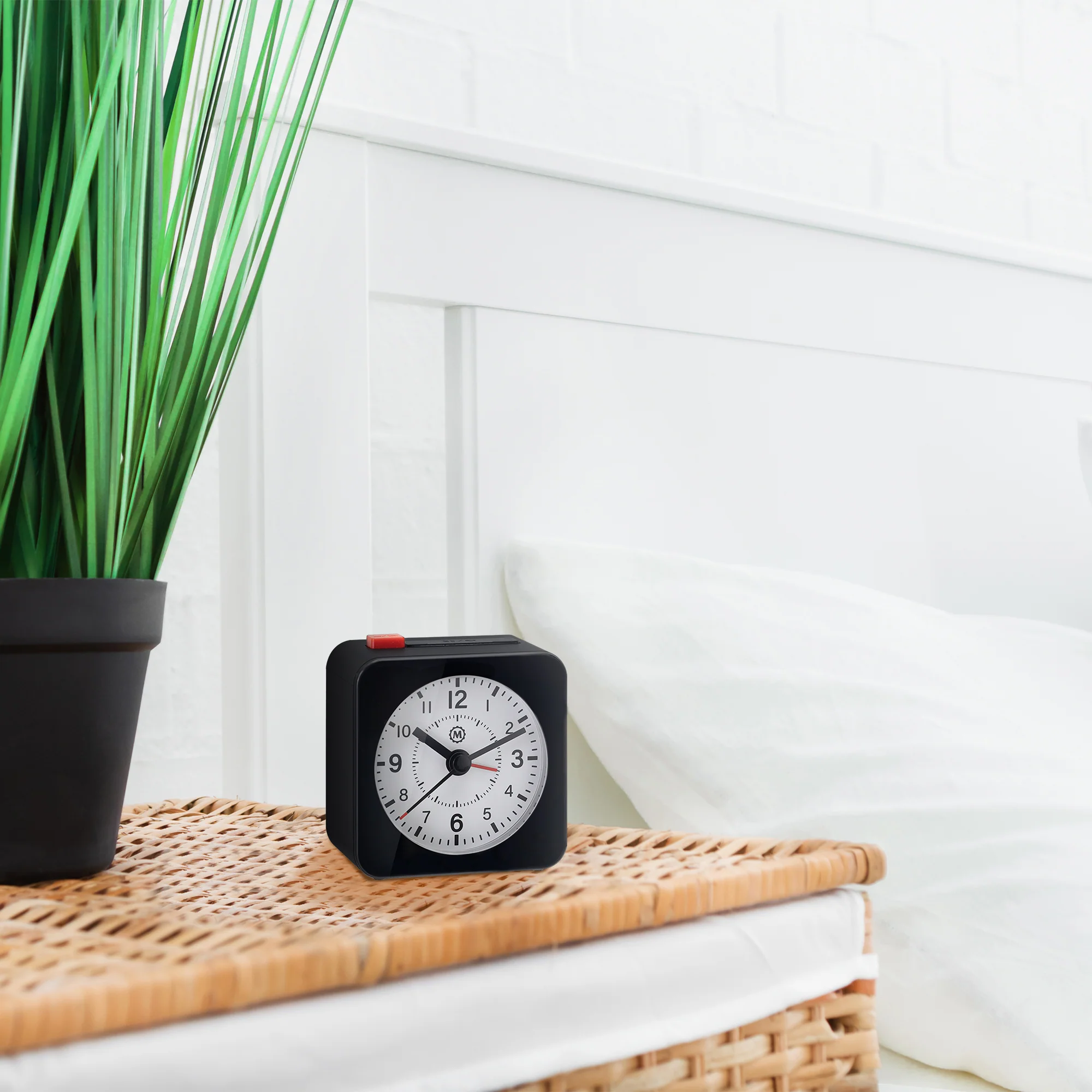 Mini Non-Ticking Analog Alarm Clock with Auto Backlight and Snooze Function - Image 11