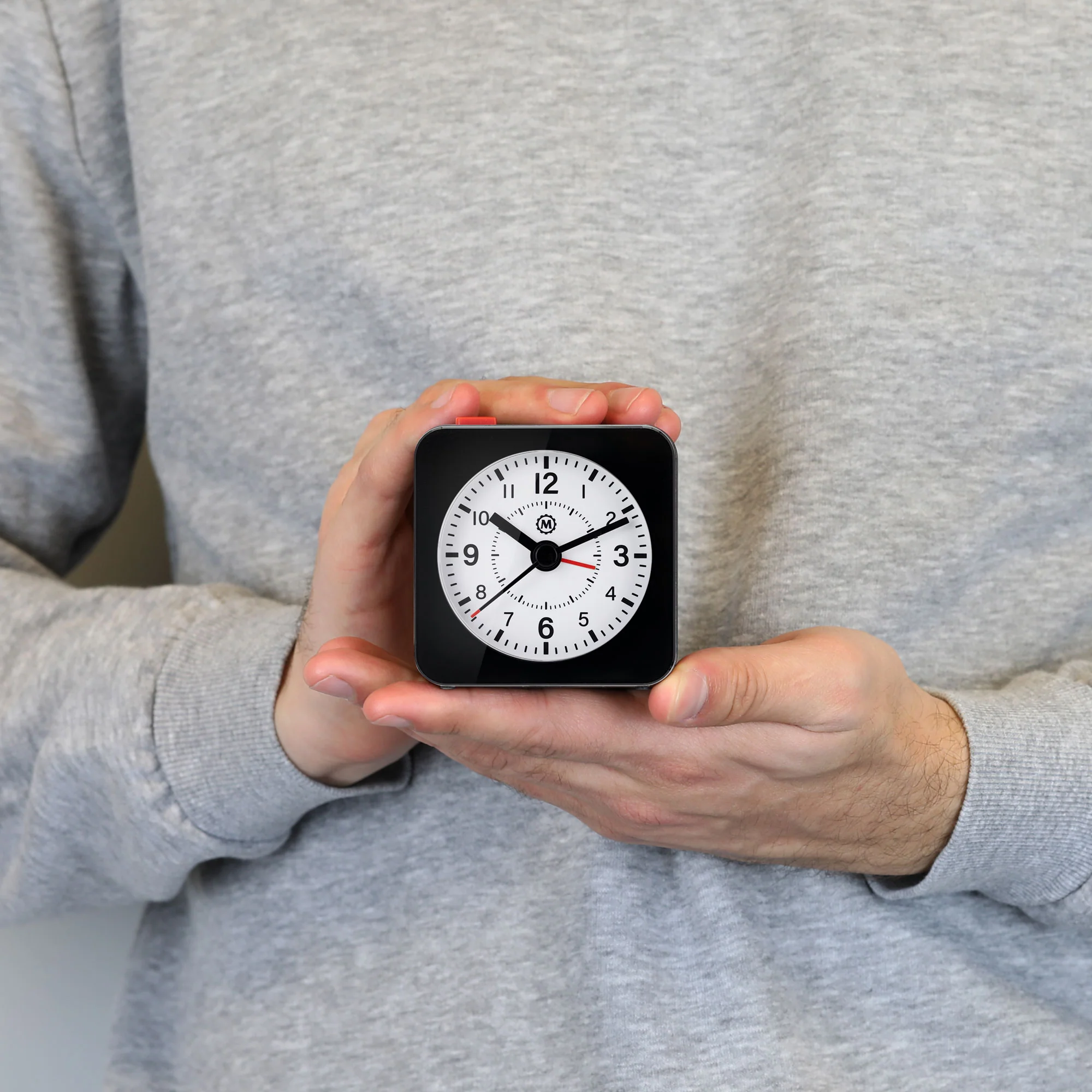 Mini Non-Ticking Analog Alarm Clock with Auto Backlight and Snooze Function - Image 15