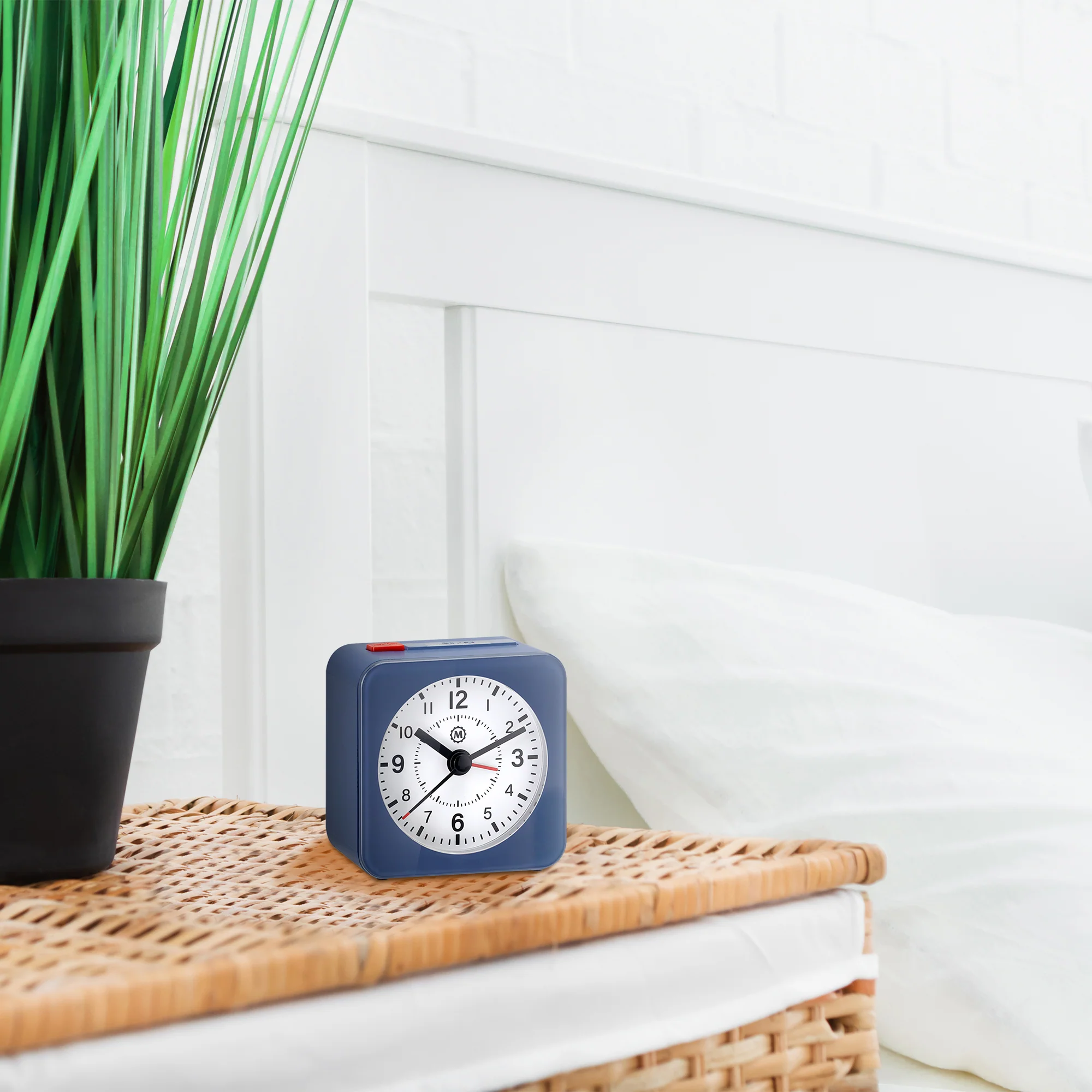 Mini Non-Ticking Analog Alarm Clock with Auto Backlight and Snooze Function - Image 19