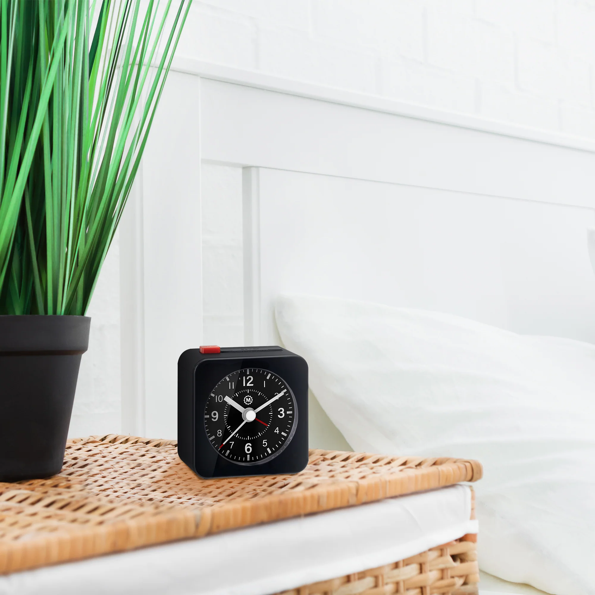Mini Non-Ticking Analog Alarm Clock with Auto Backlight and Snooze Function - Image 4